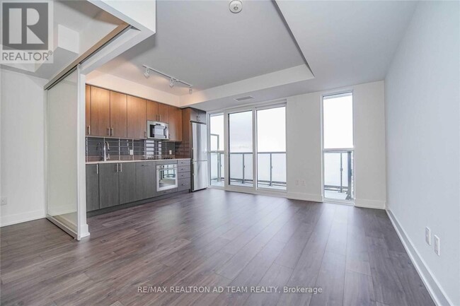 Photo du bâtiment - 2550-2550 Simcoe St N