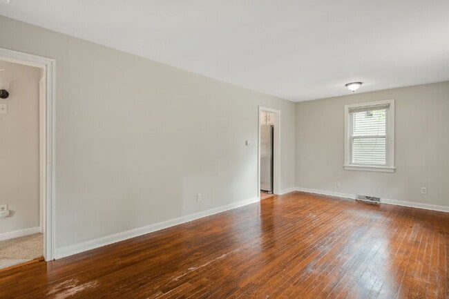 Building Photo - 1710 Westhill Rd