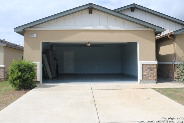 Building Photo - 10503 Legacy Cove
