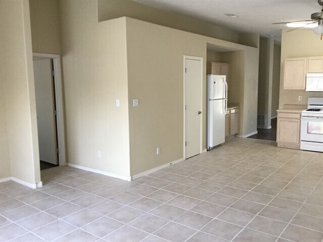 Foto del edificio - 10743 Stone Hollow Pl NW