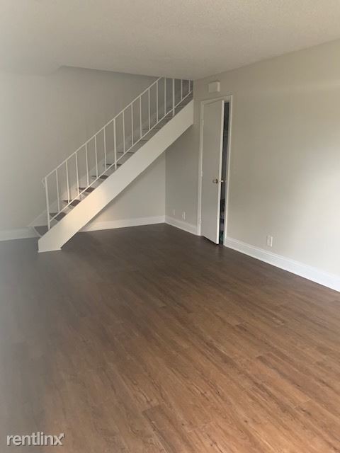 Building Photo - 2 br, 1 bath Condo - 3326 Lupine Drive