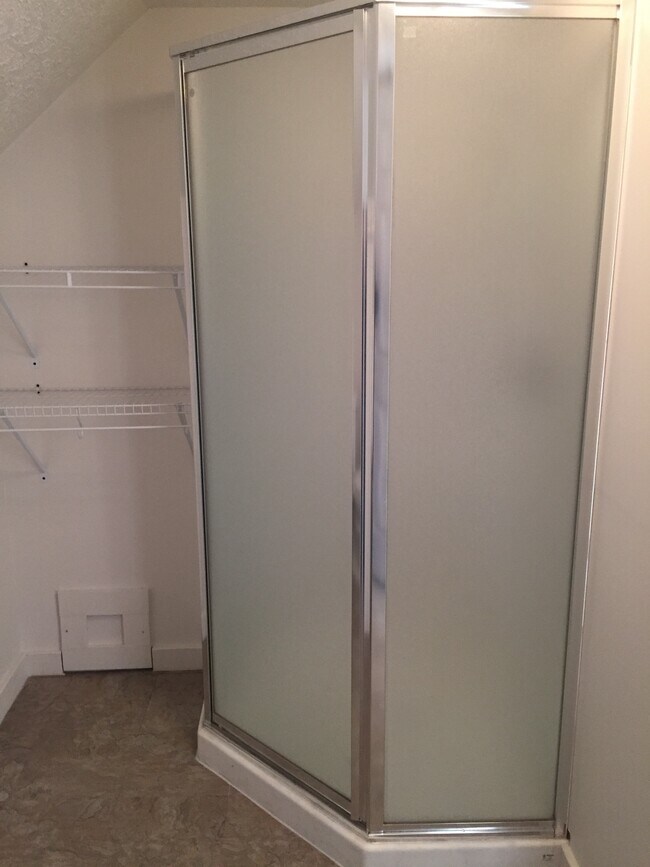 Bathr - 1108 S Pershing Ave