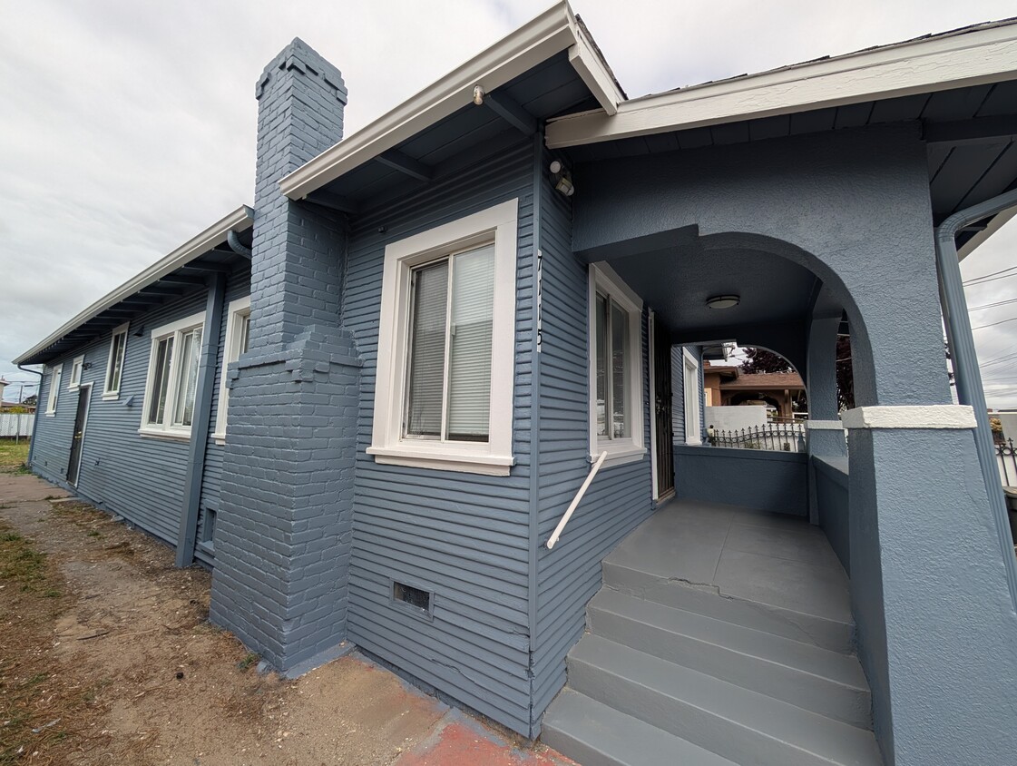 Foto principal - 7115 Weld St