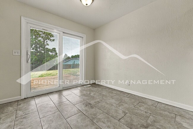 Building Photo - 12854 E Florida Dr