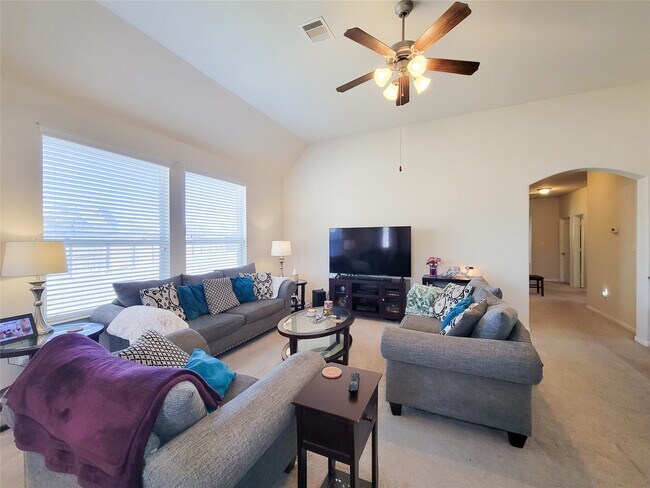 Building Photo - 23603 Villa Lisa Dr