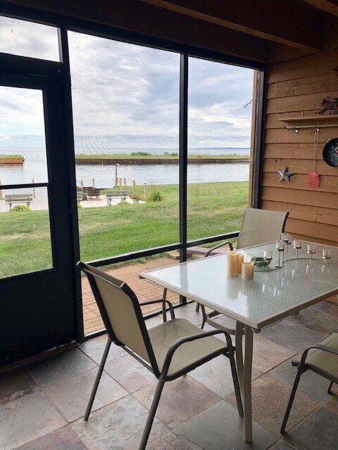 Foto del edificio - 1 Bedroom, 1 Bathroom Condo with 3-season ...