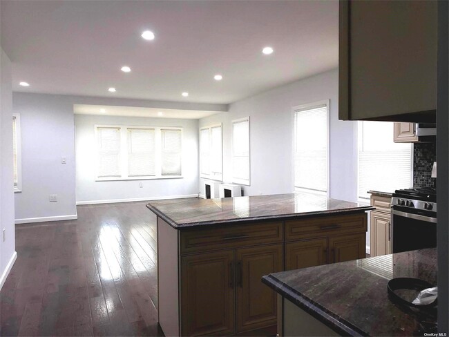 Foto del edificio - 87-33 110th St
