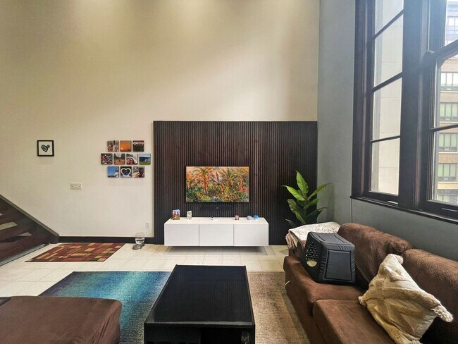 Foto del edificio - Aval Now! Spacious, Loft in Union Depot with Awesome Amenities is Pet Friendly, walk to everything!