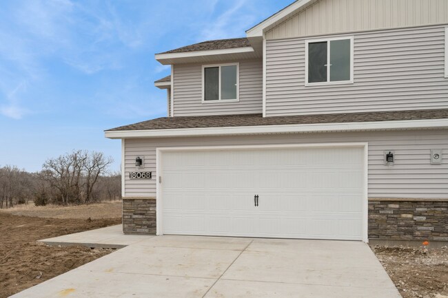 Foto del edificio - 18061 Walnut Circle