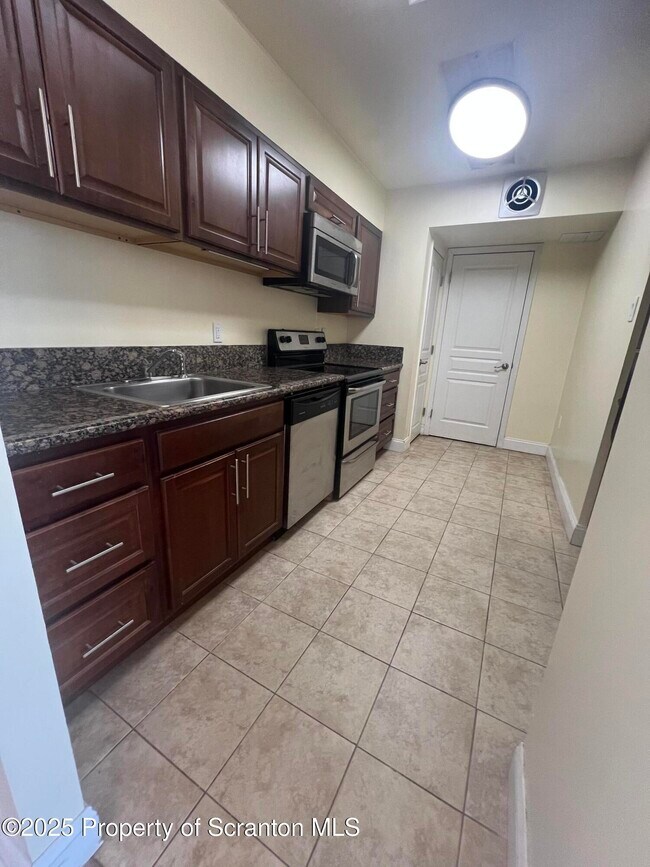 Foto del edificio - 220 Linden St
