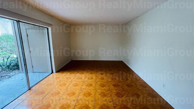 Building Photo - 5504 Pokeweed Ct