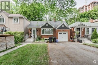 Building Photo - 68 Fairleigh Crescent