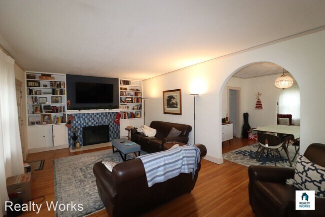 Building Photo - 3 br, 1.5 bath House - 4010 Calvert Street