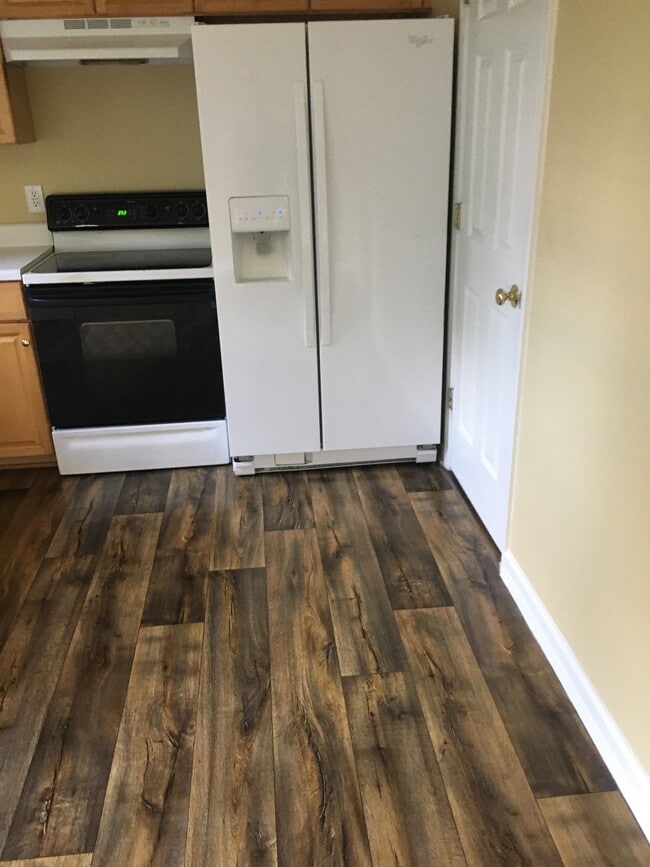 Building Photo - 2861 Bennington Dr