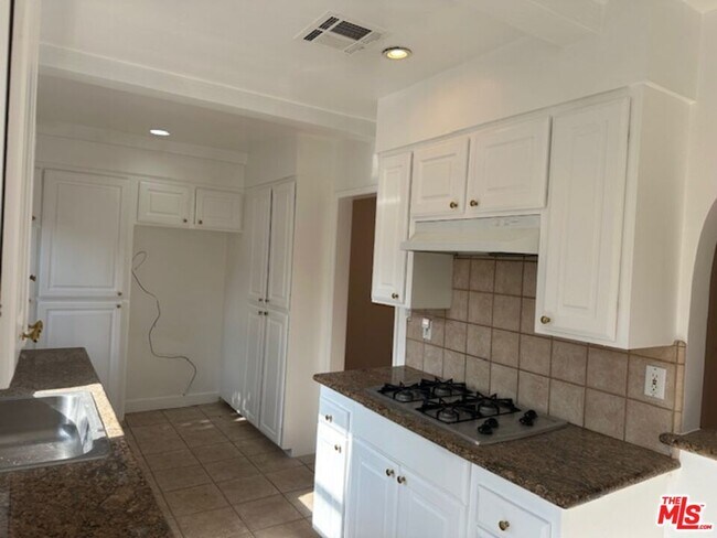 Foto del edificio - 5368 Crebs Ave