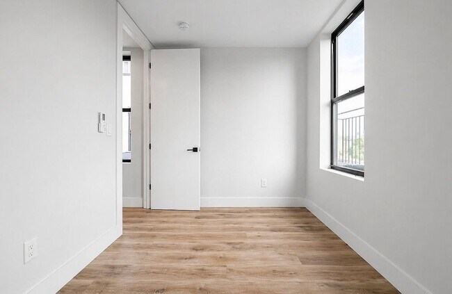 Foto del edificio - 1369 St Johns Pl