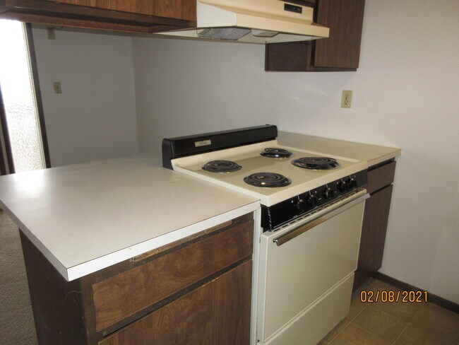 range - 921 E Nora Ave