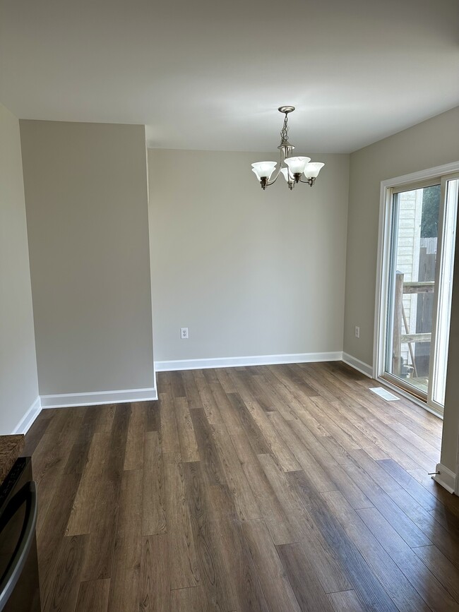 Building Photo - 741 Colonels Ct
