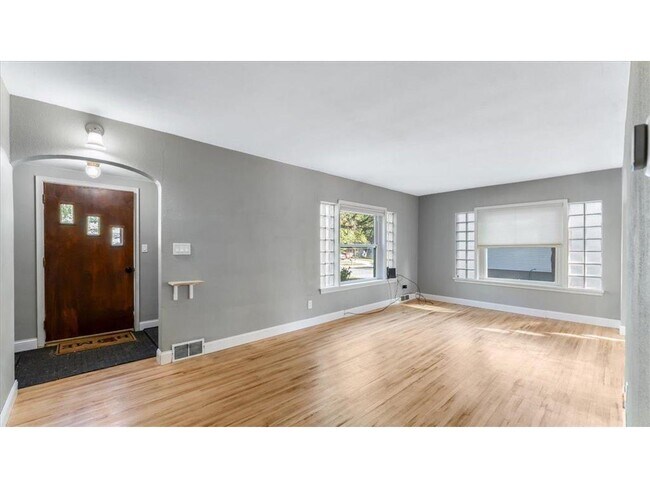 Foto del edificio - 828 15th St SW