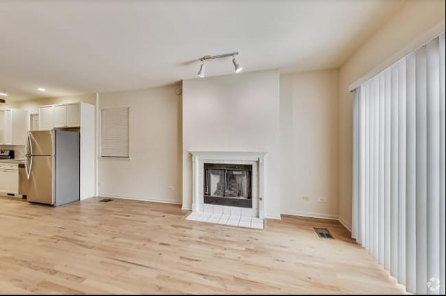Building Photo - 2817 N Damen Ave