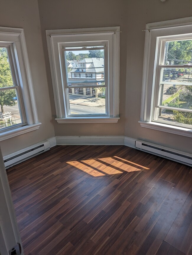 Building Photo - 2295 E Main St