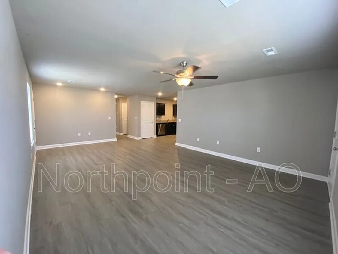 Foto del edificio - 3 BR/2BA | Newly Renovated Single Family Home | 2-Car Covered Parking |Great Backyard!