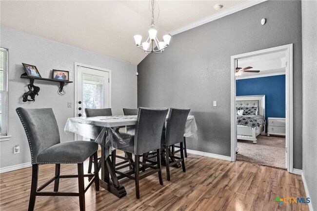 Foto del edificio - 3711 Dewitt County Ct