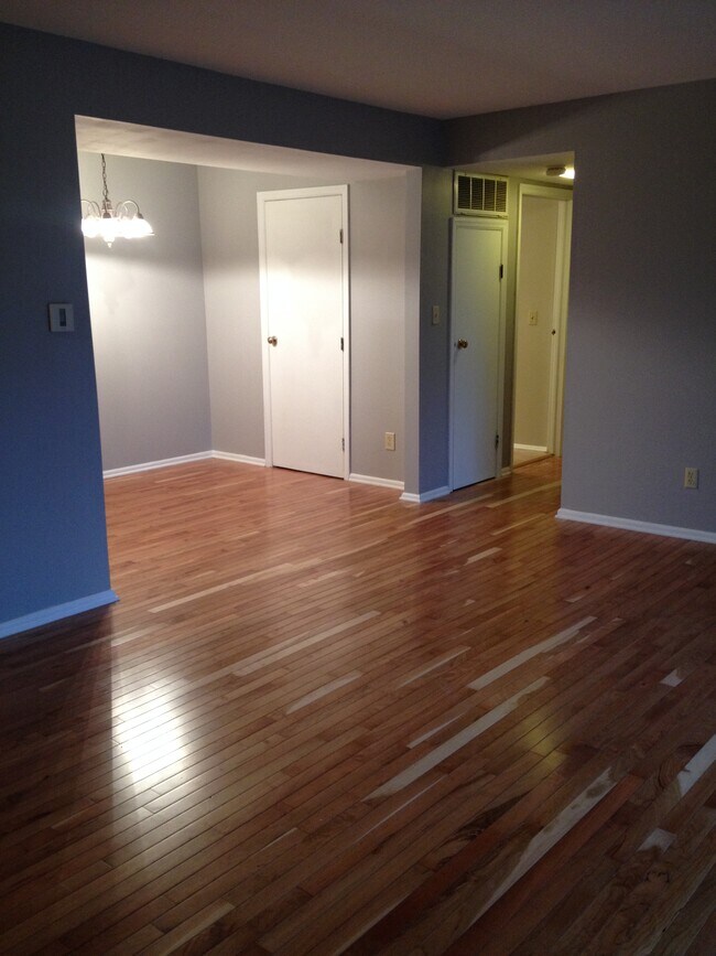 dining room - 991 Manor Ln