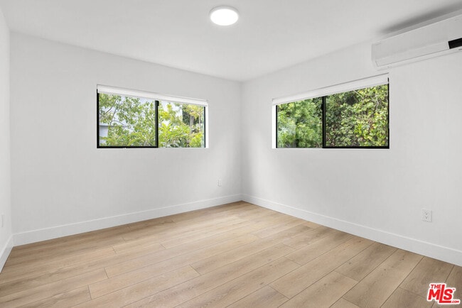 Foto del edificio - 2811 3rd St