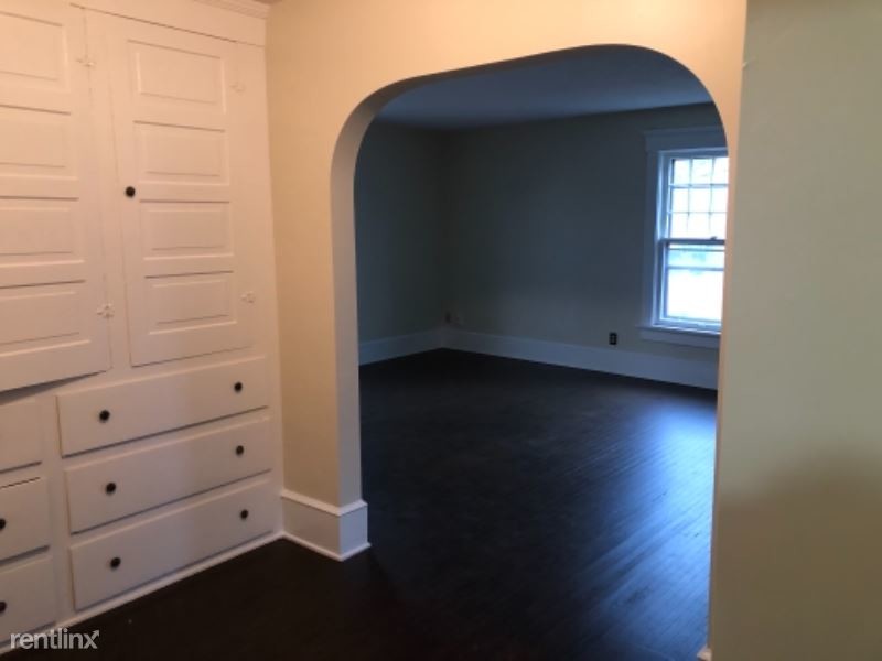Building Photo - 4 br, 2 bath Apartment - 1725 Woodland Ave NW