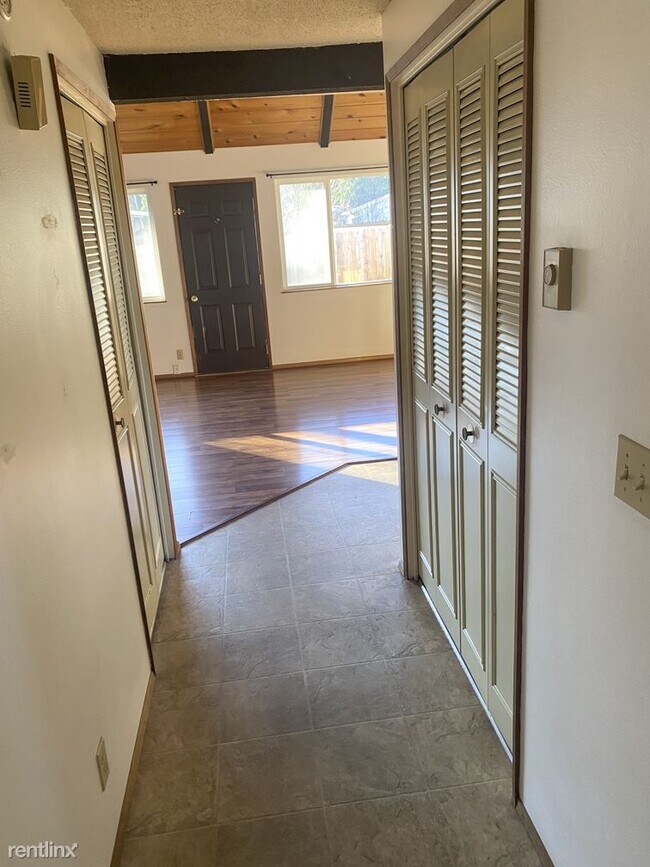Building Photo - 3 br, 1 bath Duplex - 612 53rd Street