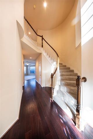 Building Photo - 9208 Longview Dr