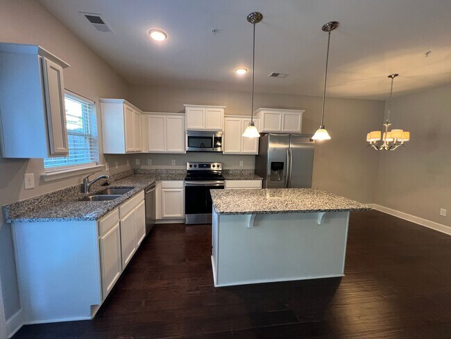 Building Photo - Beautiful Open Concept 2 BR 2.5 Townhome i...