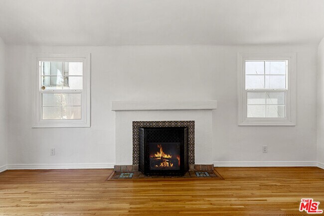 Building Photo - 515 N Kings Rd