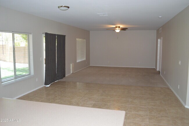 Building Photo - 2534 E Mine Creek Rd