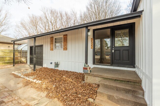 Foto del edificio - Beautiful 3 bedroom 1 bath, Available in April!