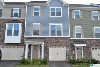 Building Photo - 2332 Raya Wy