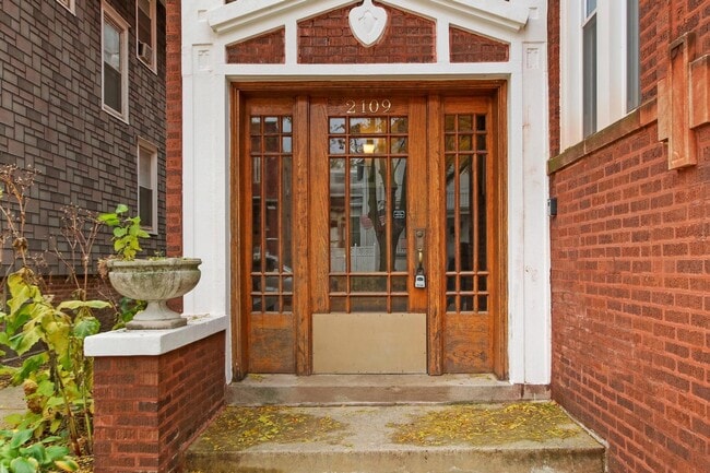 Building Photo - 2109 W Eastwood Ave