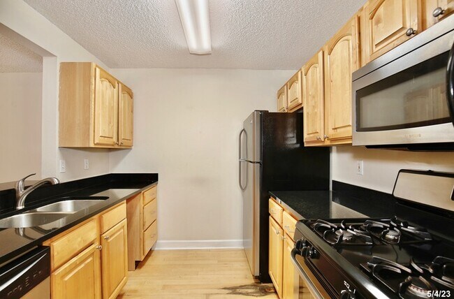 Foto del edificio - Beautiful 2/2 Condo with an Office/Den Loc...