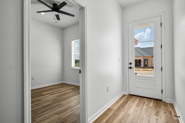 Building Photo - 250 Indigo Ln