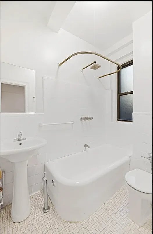 Building Photo - 151 W 74th St