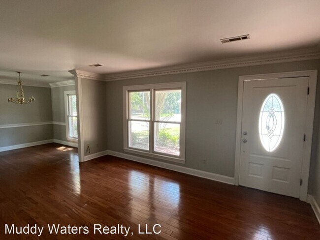 Foto del edificio - 5 br, 3 bath House - 1010 Cleveland St