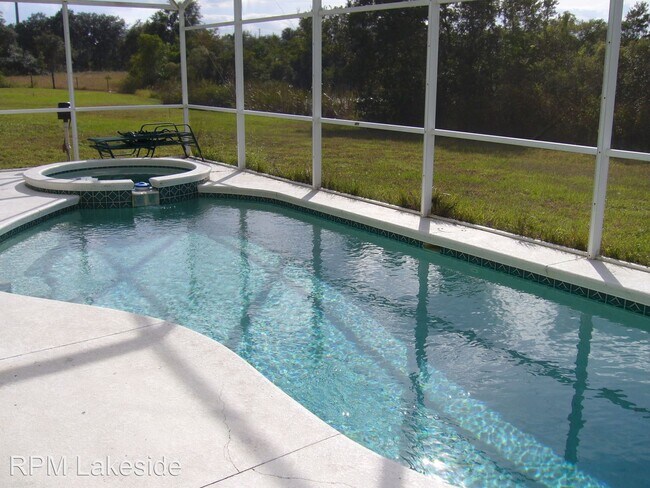 Building Photo - 5 br, 3.5 bath House - 836 Pinewood Dr.