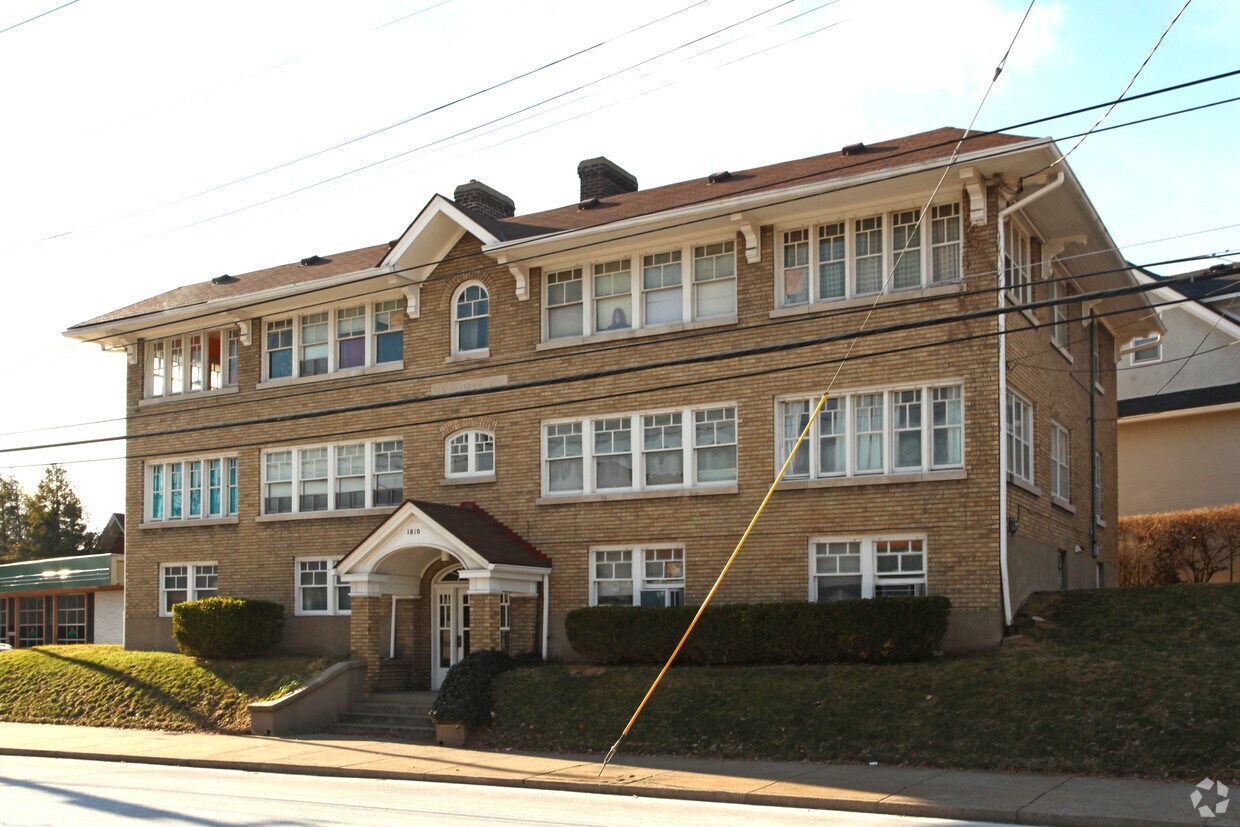 Primary Photo - The Ivanhoe Apartments