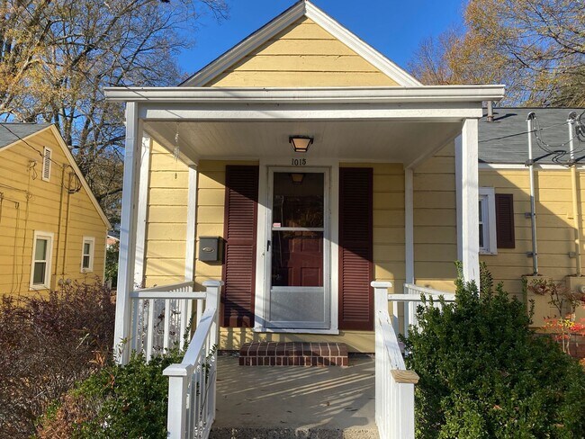 Foto del edificio - Adorable 1 Bedroom Duplex in Old West Durh...