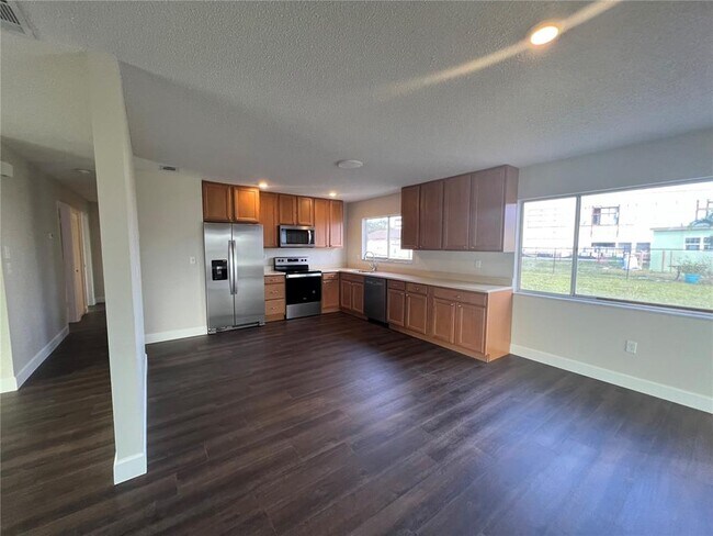 Building Photo - 166 Oldenburgh Ct NE