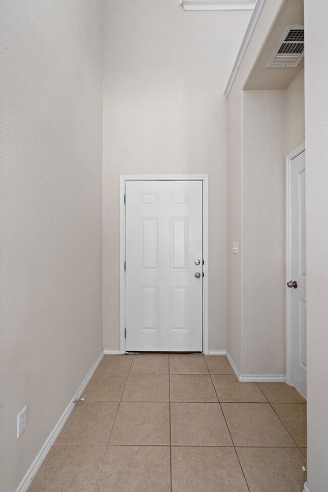 Building Photo - 119 Buescher Cove