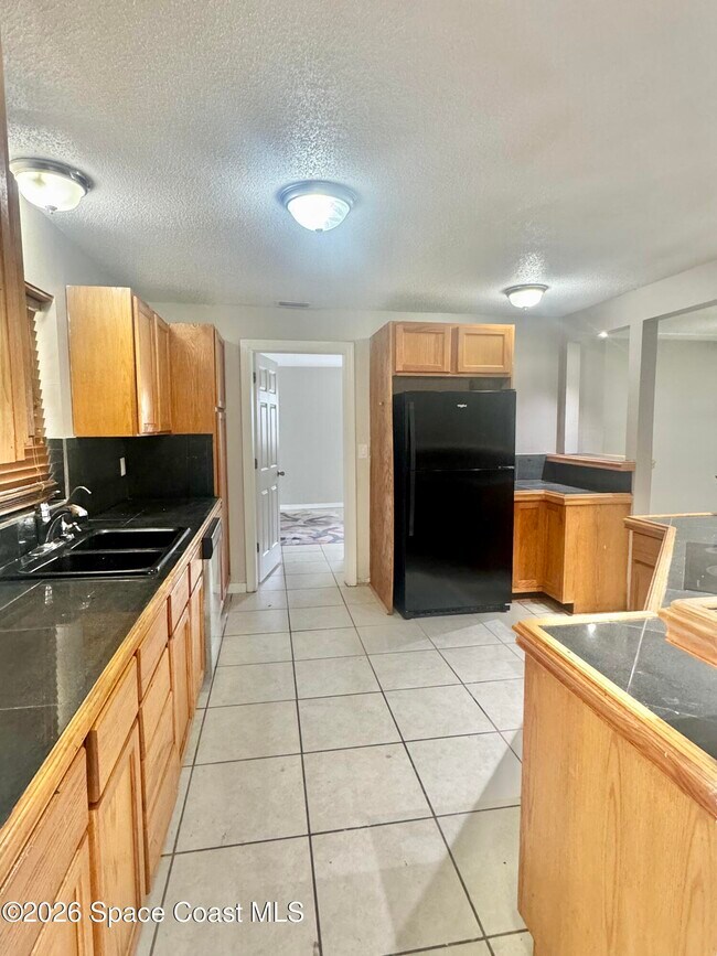 Foto del edificio - 2444 Victor Rd