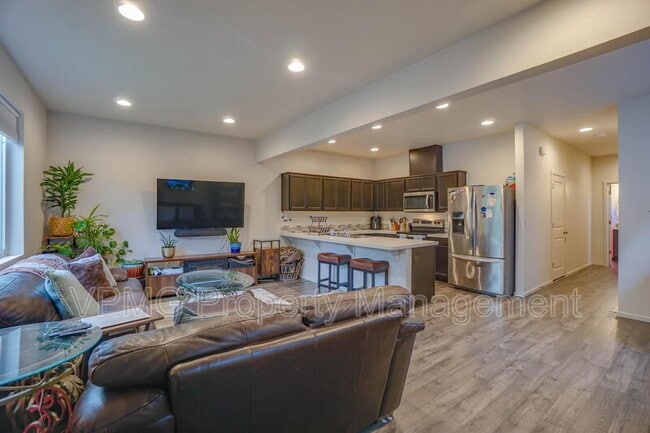 Building Photo - 2023 NE 4 Seasons Ln