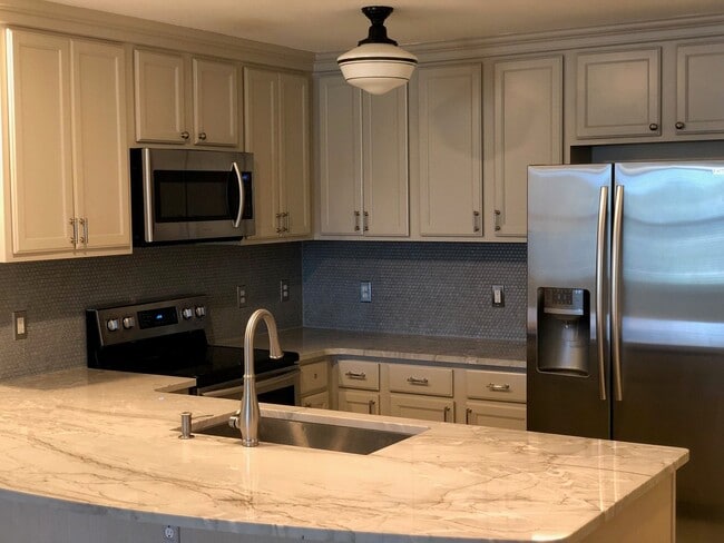Building Photo - 2B/2B Condo in Old Bay Village – Upgraded ...